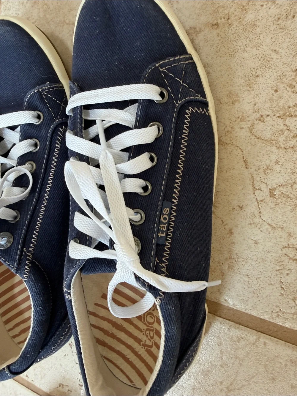 Taos Footwear Kids Navy Canvas Lace-Up Sneakers with White Laces